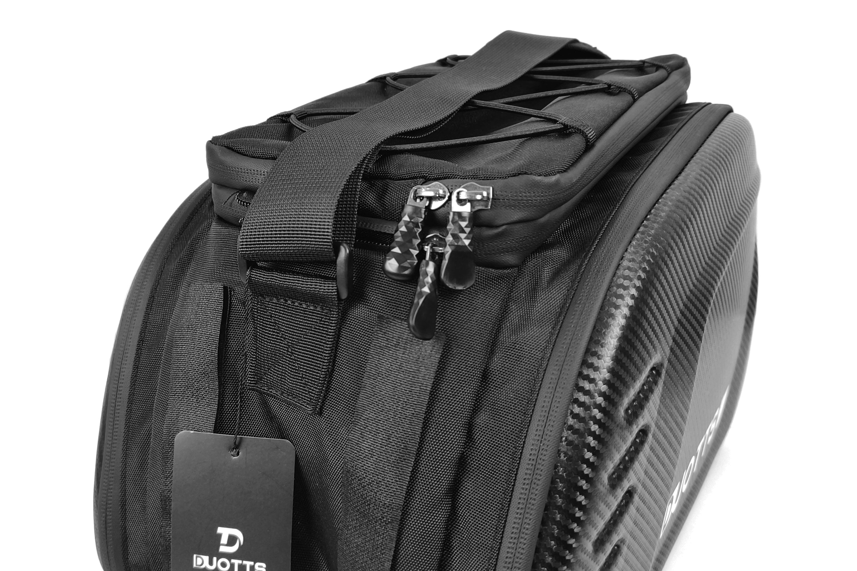 Close-up of the black Duotts travel bag, featuring a durable metal zipper for secure storage during travel.